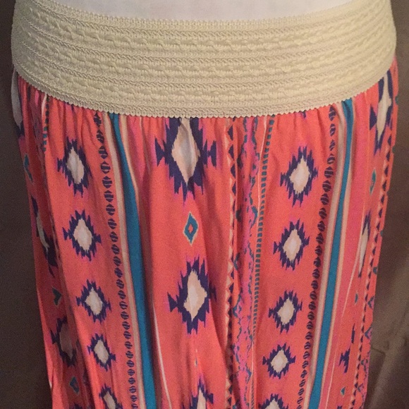 Tribal print stretch maxi / peasant skirt - EUC - Picture 2 of 3